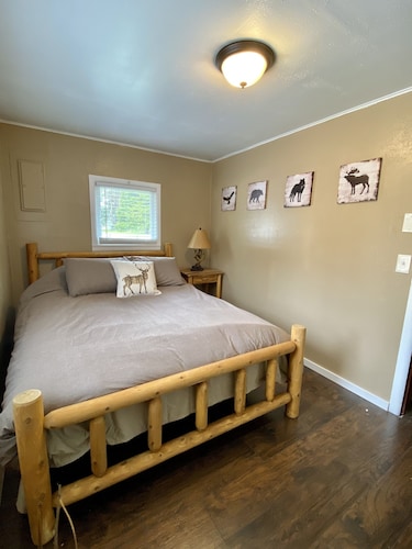 Cozy 2 bedroom house on 1.5 acres