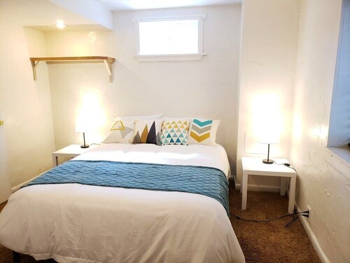 Loftium | Stylish & Spacious Washington Park Suite!