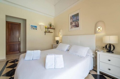 Luxury Villa - Private Pool, Private Gardens, Mountain, Sea Views, Hi Speed WiFi