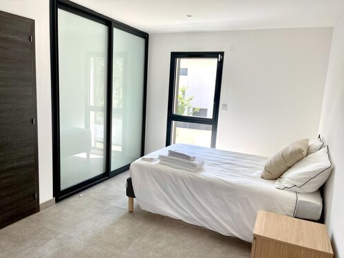 Magnifique VILLA de 123 m2 AVEC TERRASSE ET PISCINE EN BORDURE DE PINEDE