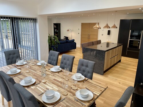 Stunning contemporary holiday home close to sandy beaches