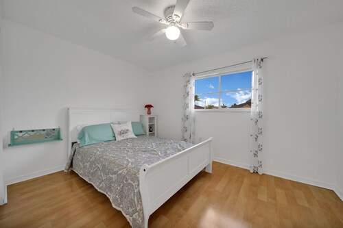Beautiful big home 20 min from beach
