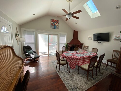 New! Historic! Pro Cleaned, Self Check In Sleeps 16
