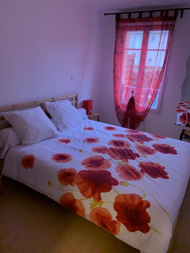 Appartement R de C, terrasse, parking, proche de la mer dans résidence sécurisée