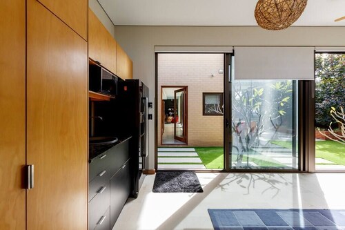 Stylish Contemporary Studio Retreat
