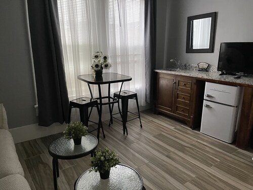 2BR/2BA Apt. in Atlanta University (Unit#201&202)