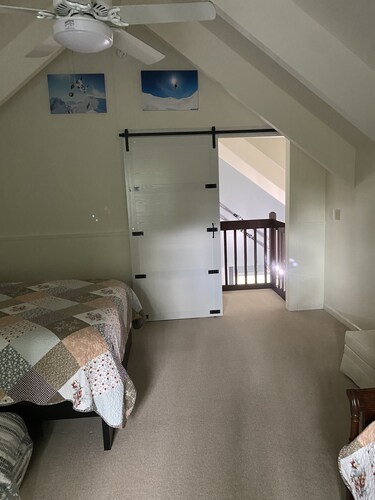 FEELS LIKE HOME CABIN TOP OF THE MOUNTAIN CLOSE TO THE SLOPES