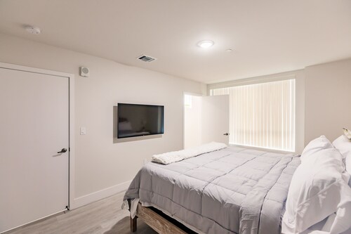 Cheerful 2 Bedroom 2.5 Bathroom Townhouse
