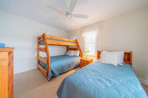 Perfect location!!! Dog friendly townhome in the heart of Stone Harbor