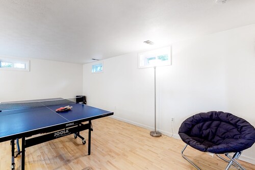 Family-Friendly Two-Story Home w/Balcony, Deck, Game Room, Free WiFi, Central AC
