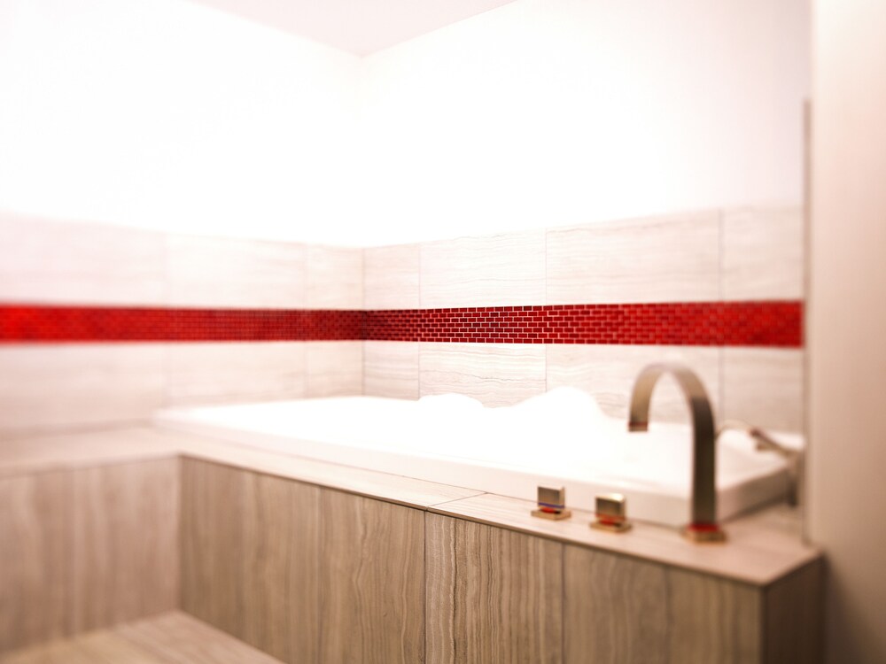 Deep Soaking Bathtub