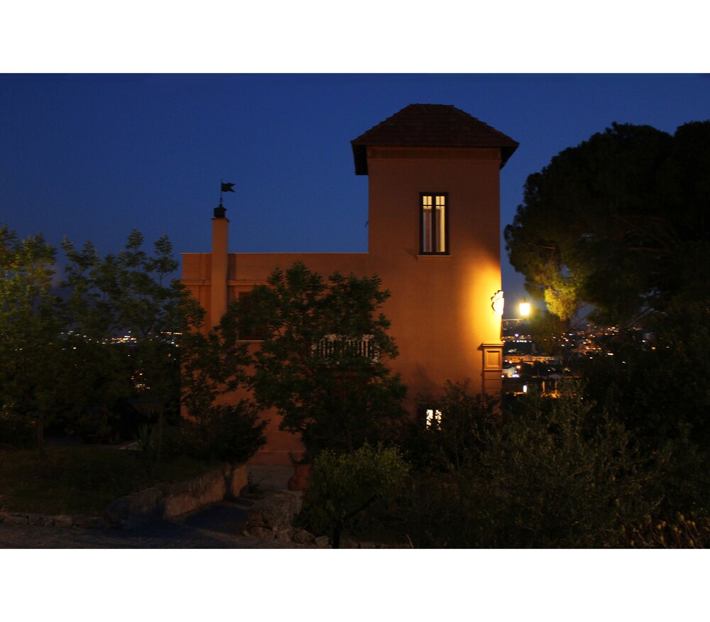 Facciata hotel (sera/notte)