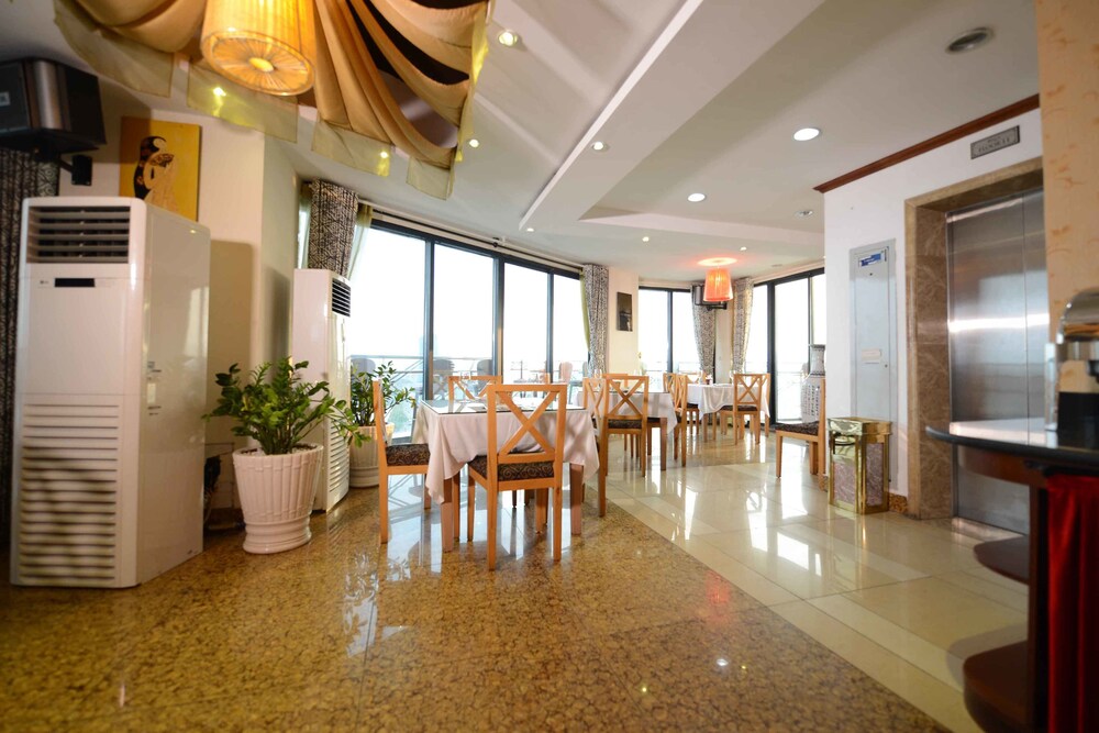 Food Court