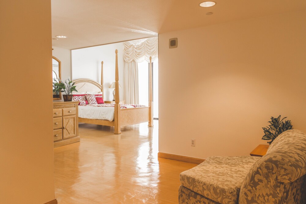 Luxury Penthouse, 4 Bedrooms, Kitchen, Ocean View - Guestroom