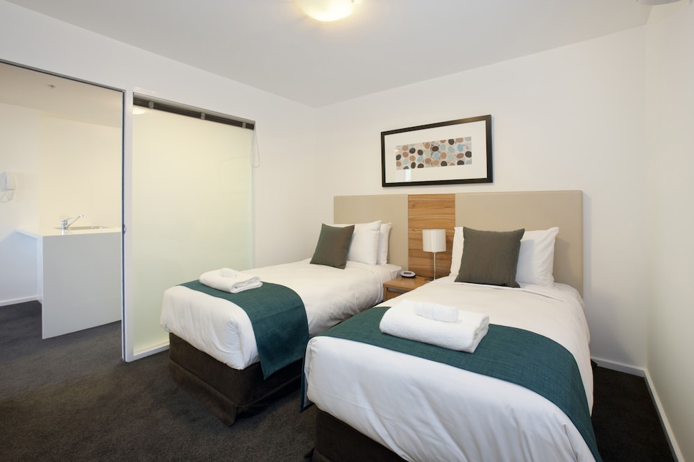 Two Bedroom Apartment - Twin - Guestroom