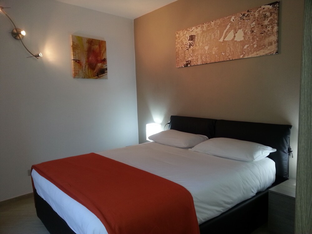 Apartment, 2 Bedrooms - Guestroom