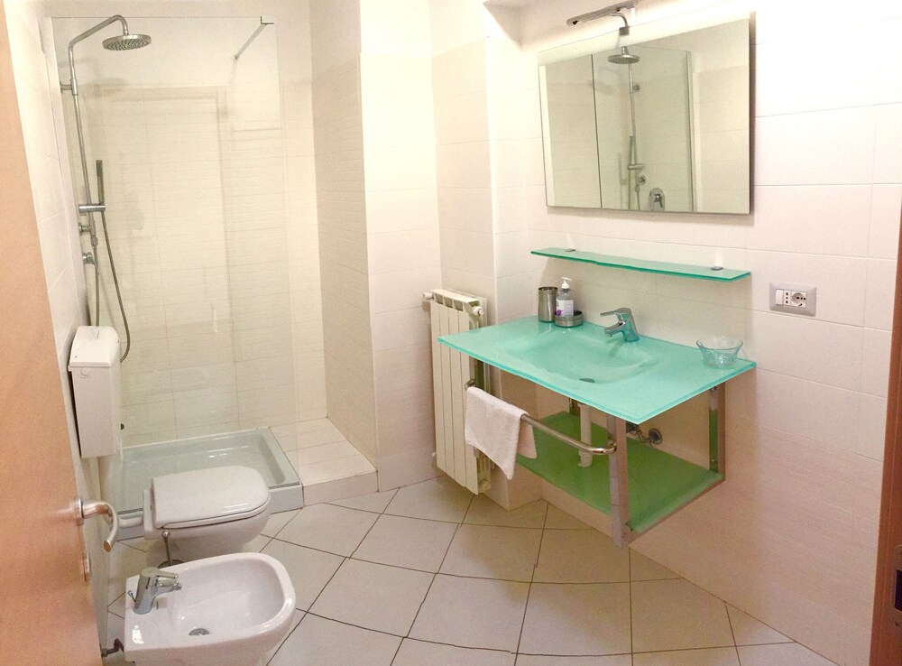 Apartment, 2 Bedrooms - Bathroom