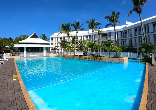 Hotel On Vacation Blue Cove