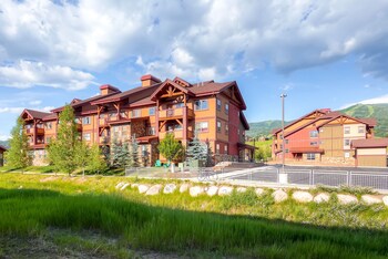Steamboat Springs Vacations - First Tracks by Steamboat Resorts - Property Image 1