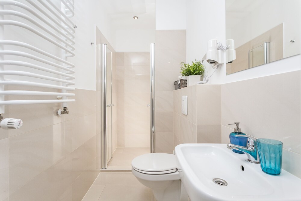 Twin Room - Bathroom