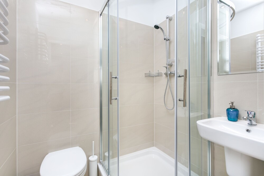 Economy Double Room - Bathroom