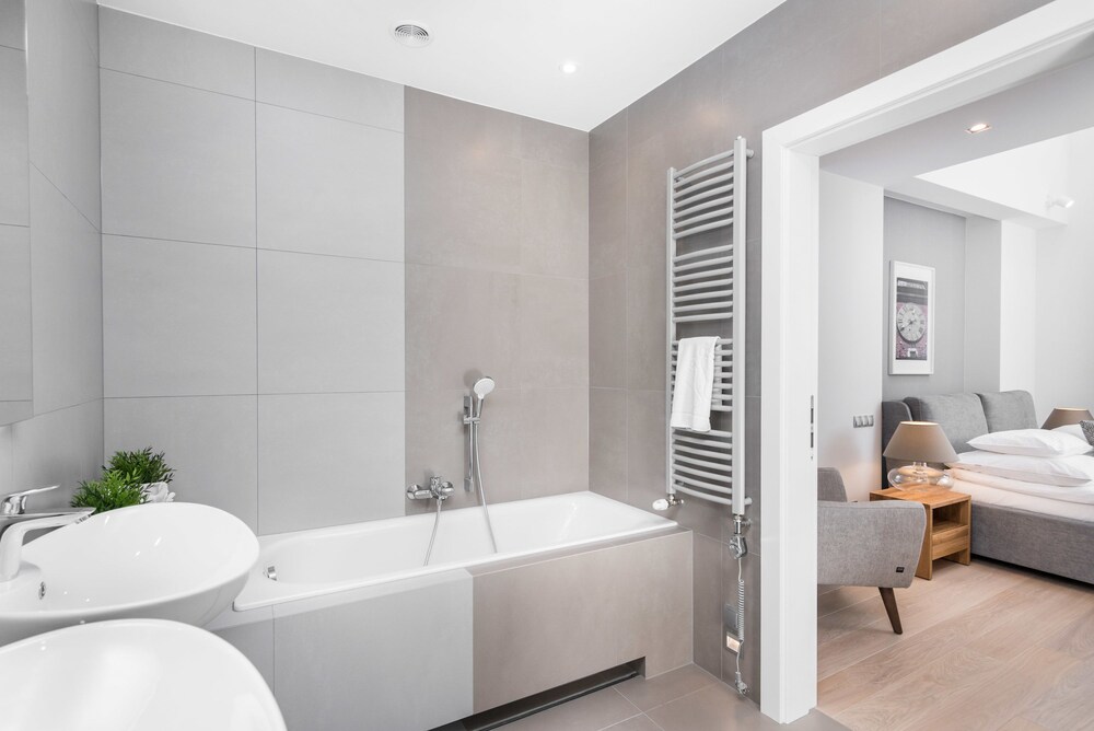 Family Duplex Suite - Bathroom Shower