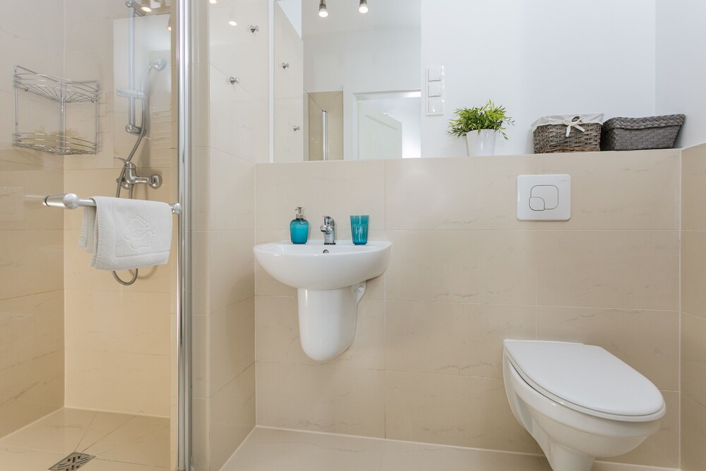 Superior Studio, View (Main Square) - Bathroom