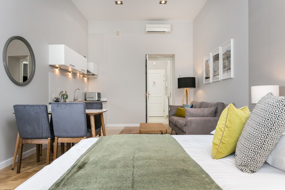 Superior Studio, View (Main Square) - Guestroom