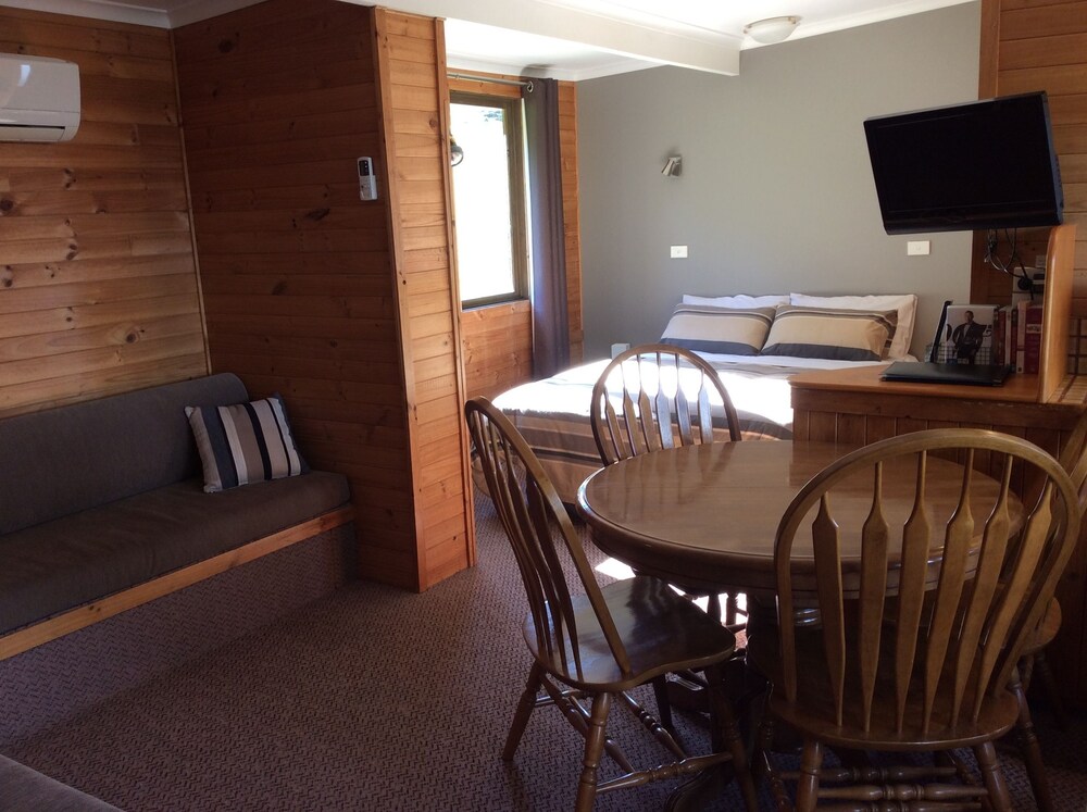Family Cabin, Multiple Beds, Mountain View - Guestroom