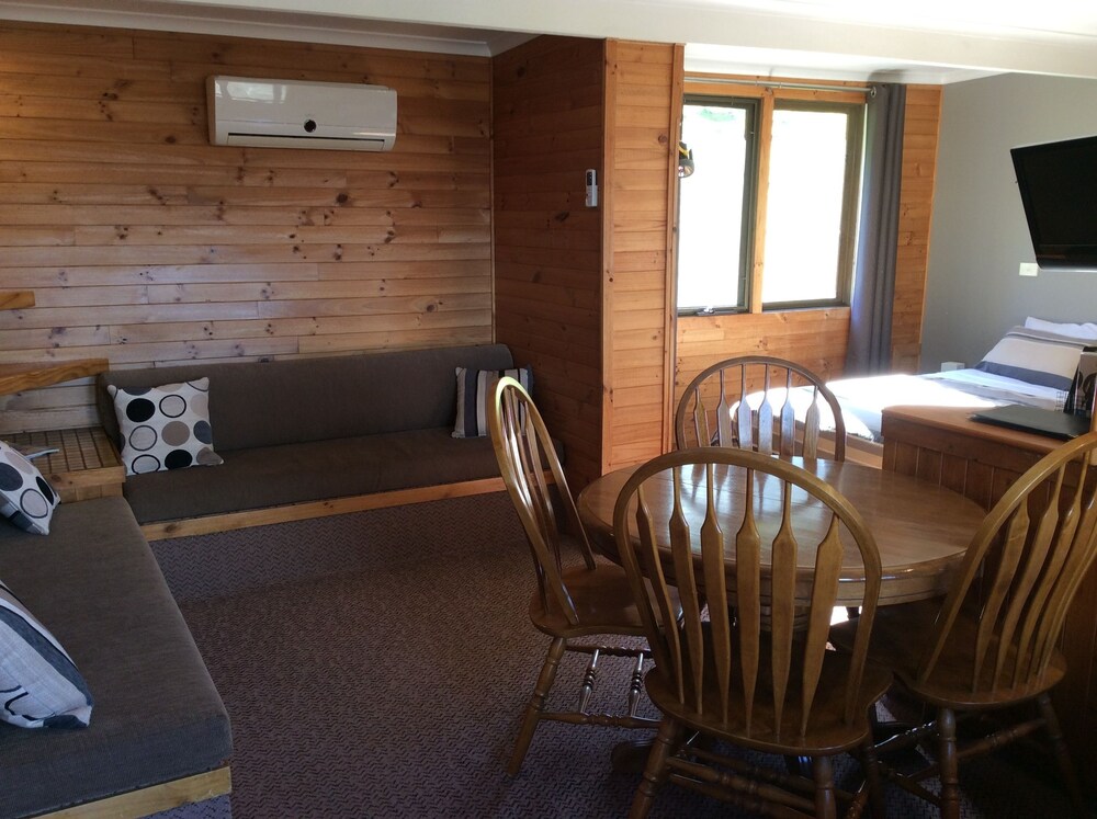 Family Cabin, Multiple Beds, Mountain View - Guestroom
