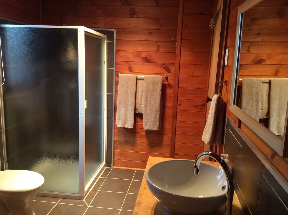 Signature House, 4 Bedrooms, Fireplace, Mountain View - Bathroom Shower