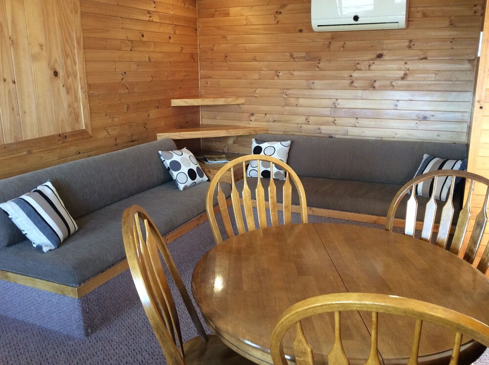 Family Cabin, Multiple Beds, Mountain View - Guestroom