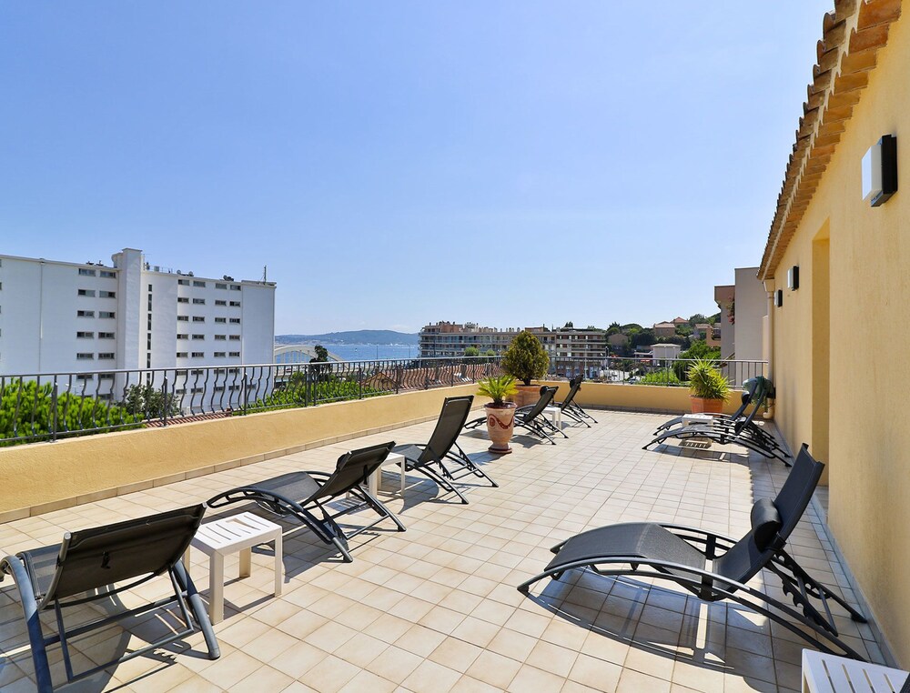 Sundeck