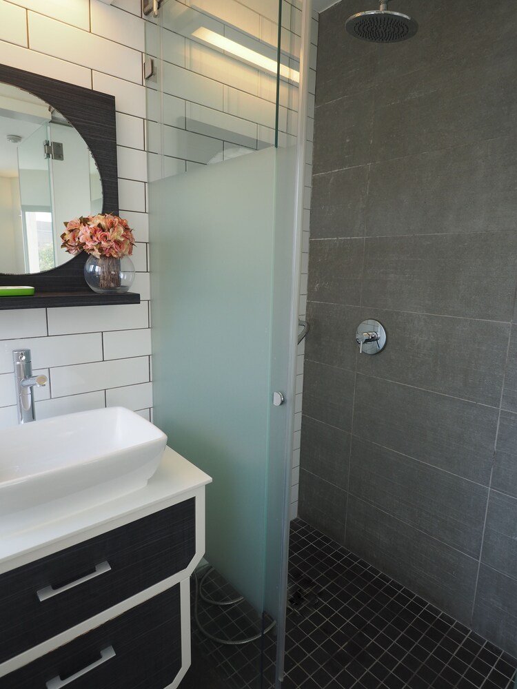 Studio - Bathroom