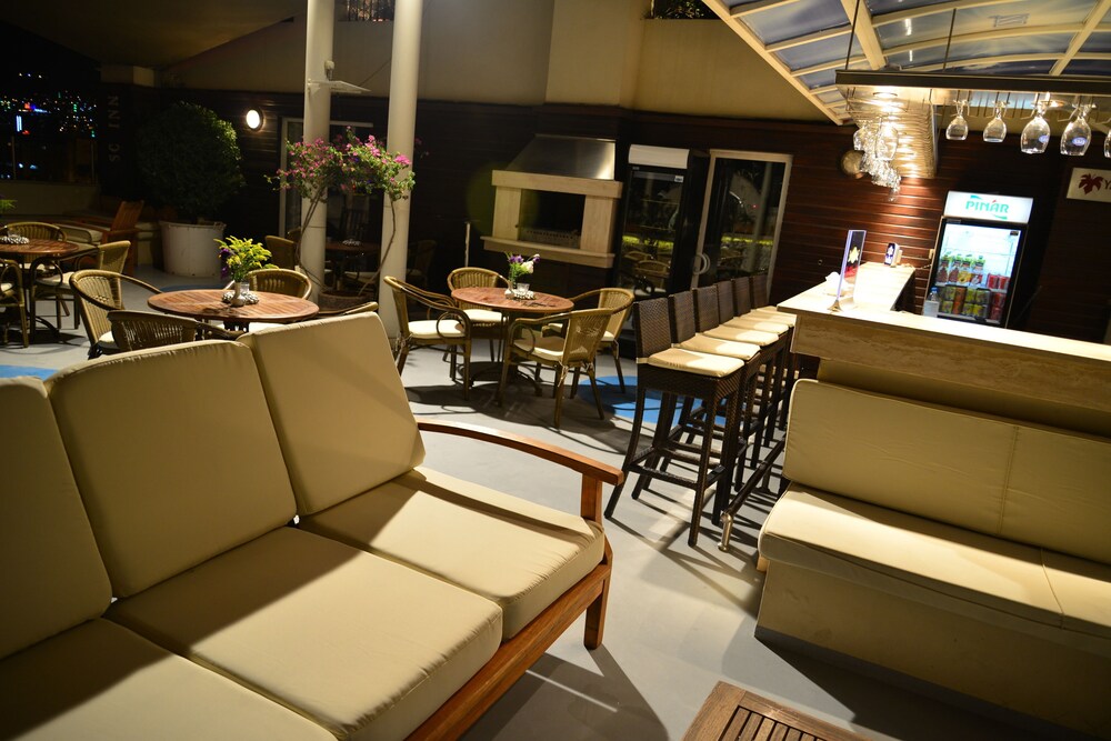 Hotel Bar