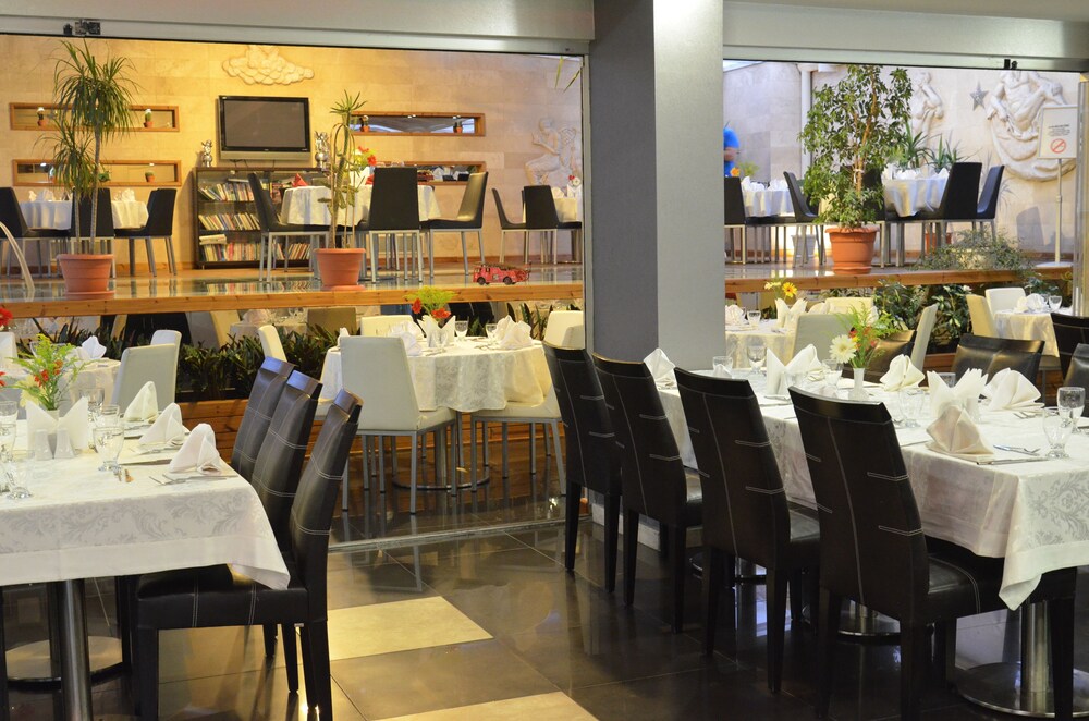 Food Court