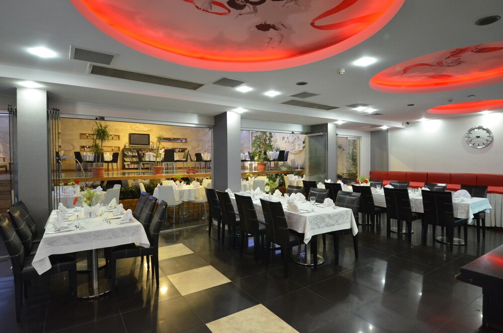 Food Court