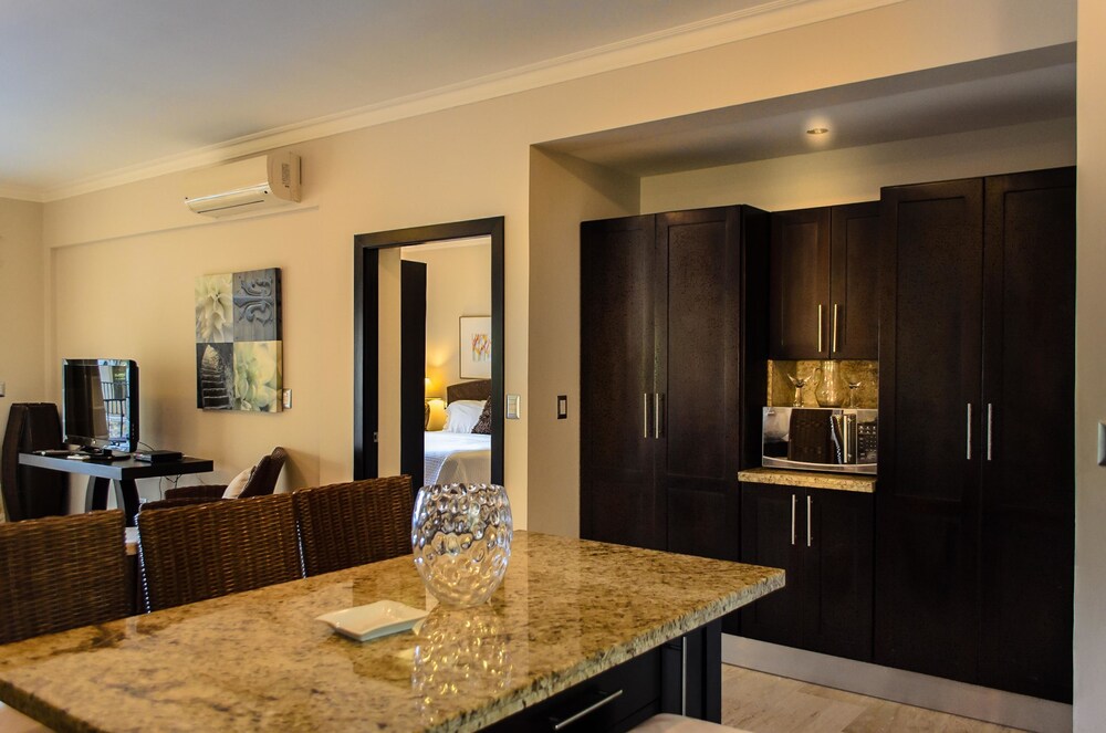 Deluxe Condo, 3 Bedrooms - In-Room Kitchen