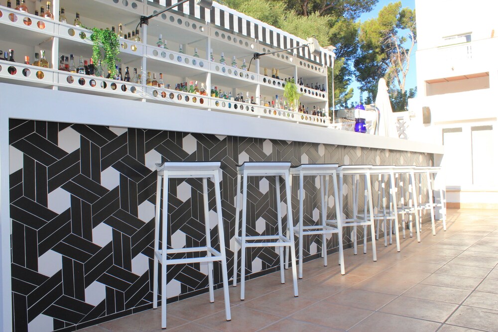 Poolside Bar
