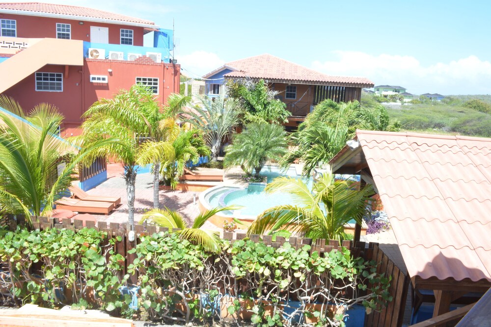 Studio, 1 Queen Bed, Pool View, Poolside - Guestroom