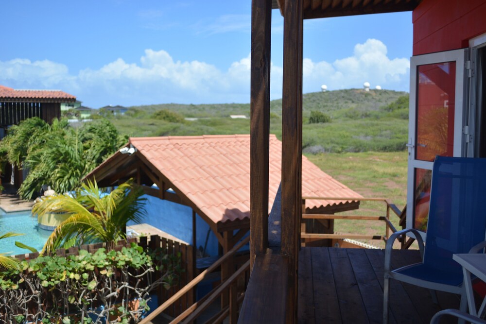 Studio, 1 Queen Bed, Pool View, Poolside - Guestroom