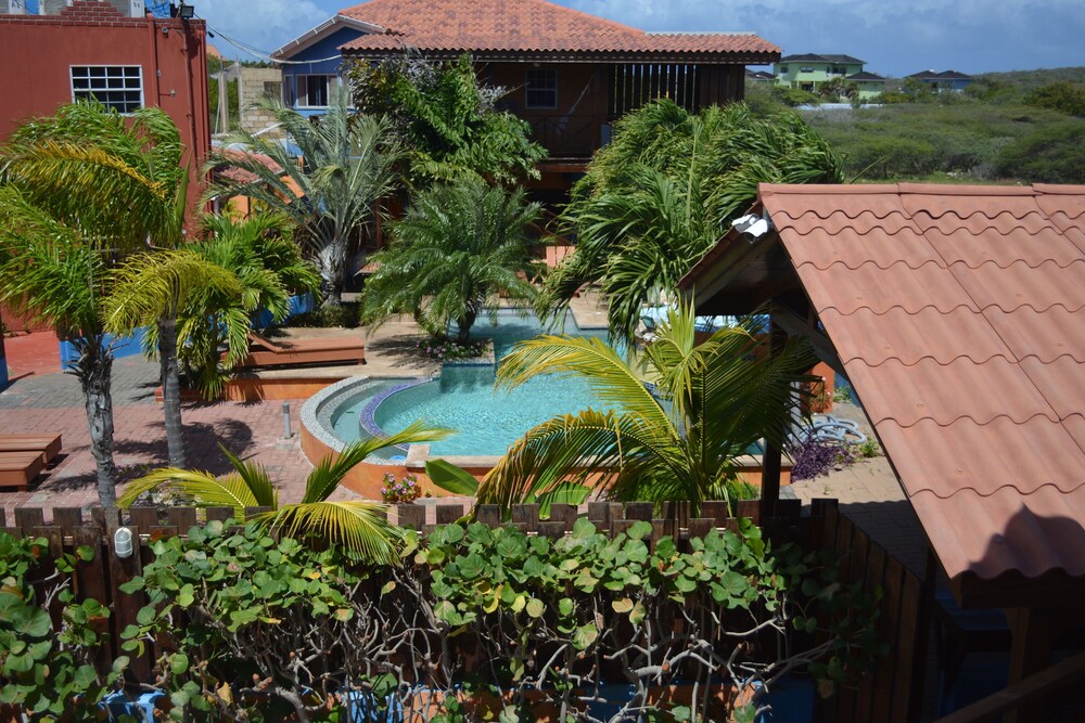 Studio, 1 Queen Bed, Pool View, Poolside - Guestroom