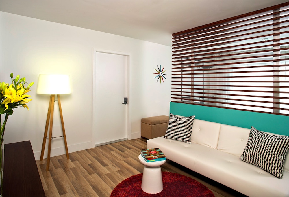 Suite, 1 Bedroom - Living Area