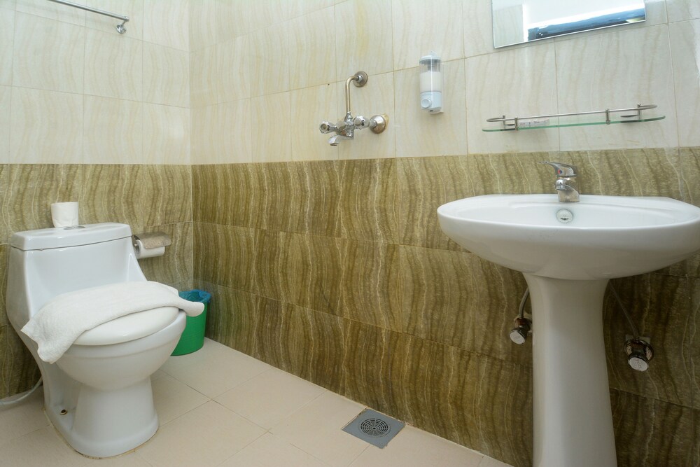 Deluxe Double or Twin Room - Guestroom