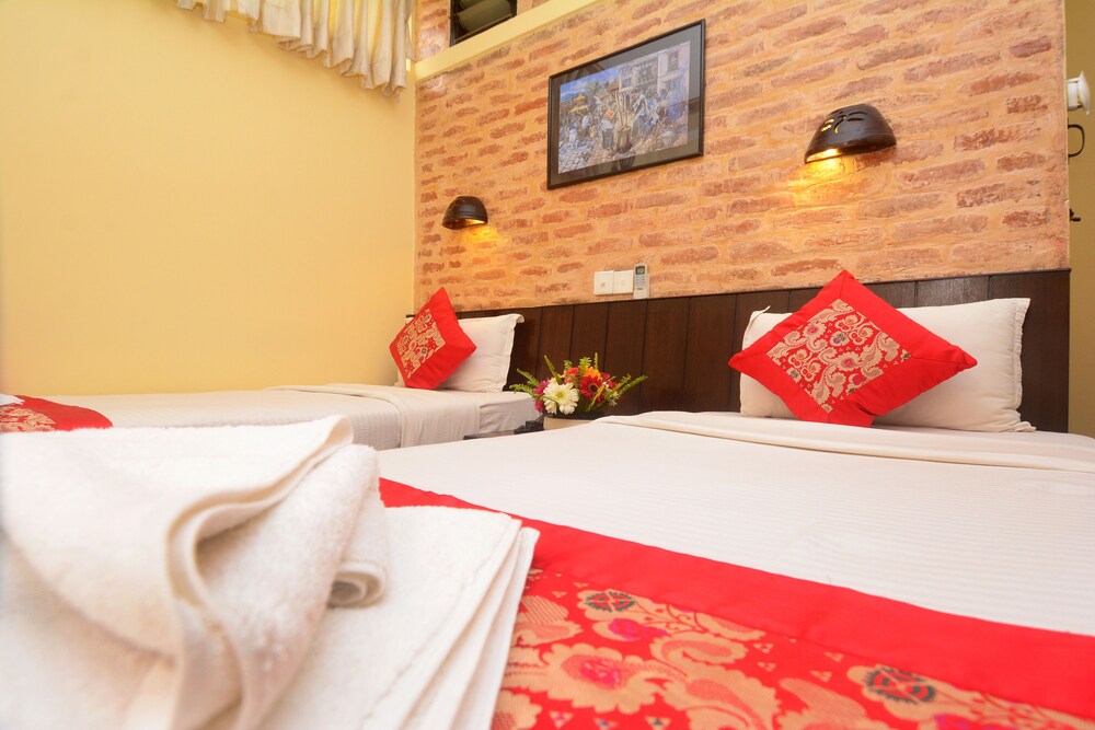 Deluxe Double or Twin Room - Guestroom