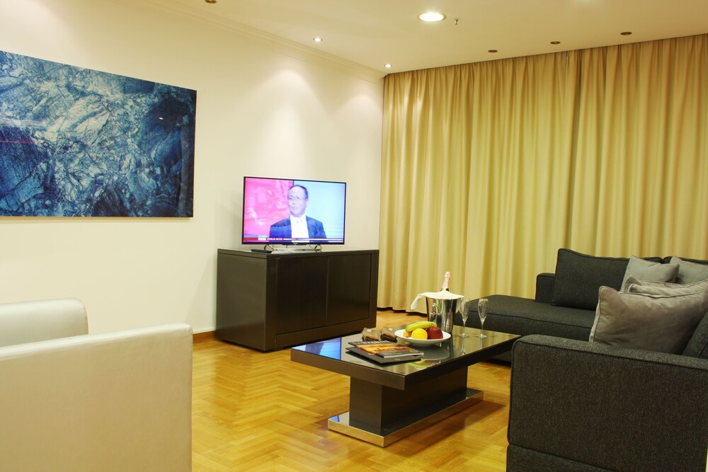 Suite (Semi-basement) - Living Area