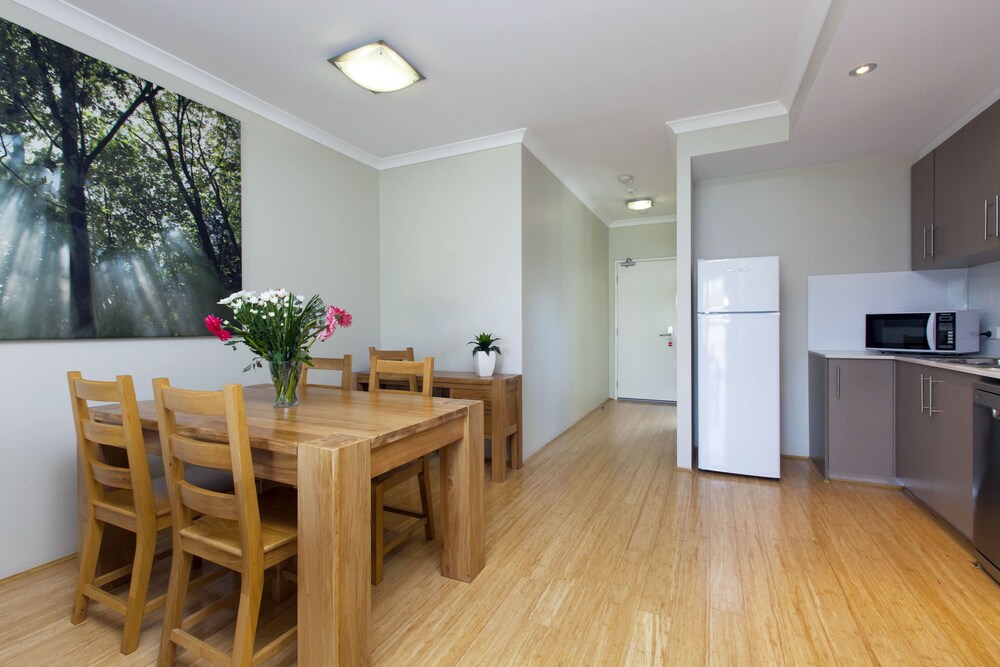One Bedroom Long Stay - 7+ Nights - In-Room Kitchen