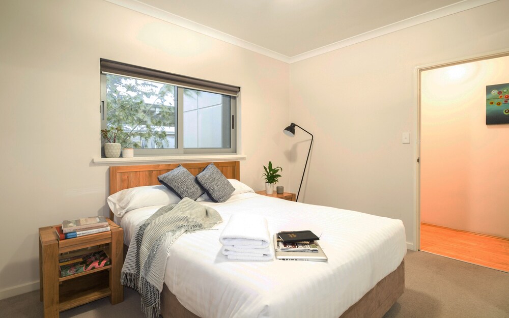 Two Bedroom Apartment with Balcony - Guestroom