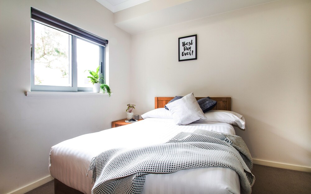 Two Bedroom Apartment with Balcony - Guestroom