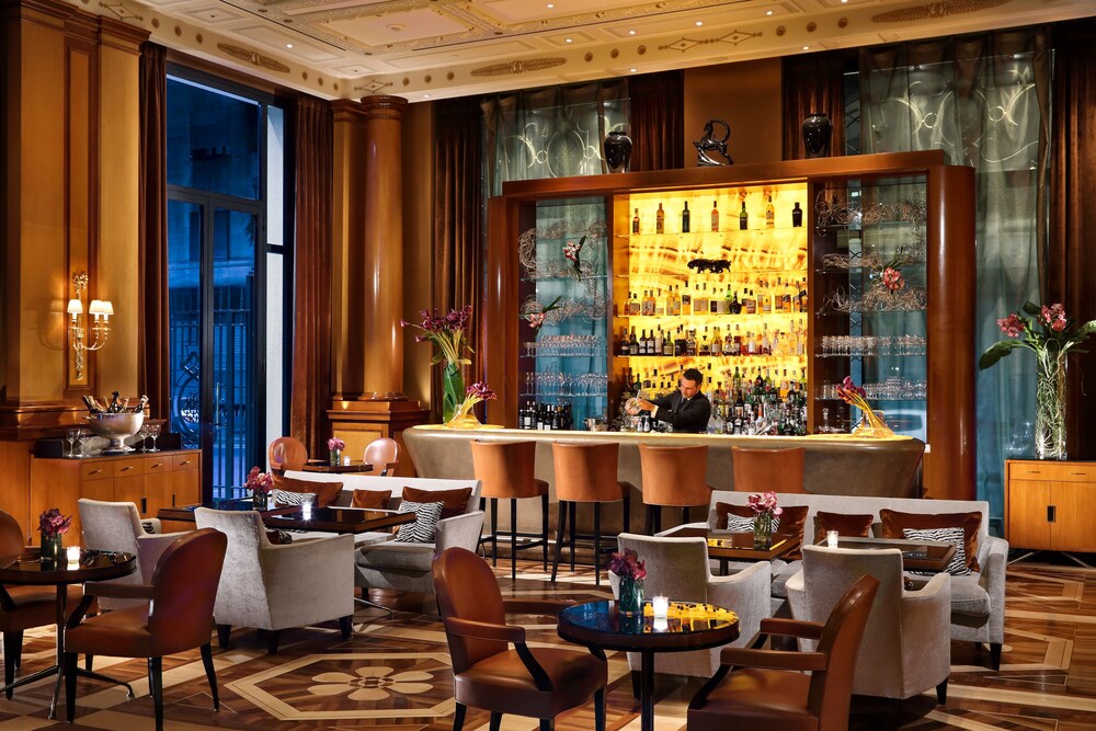 Hotel Bar